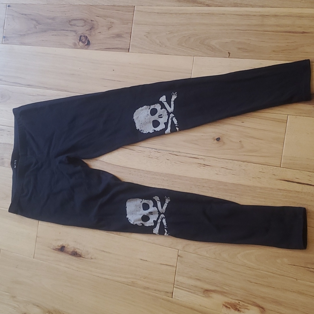 Leggings with skulls on knees